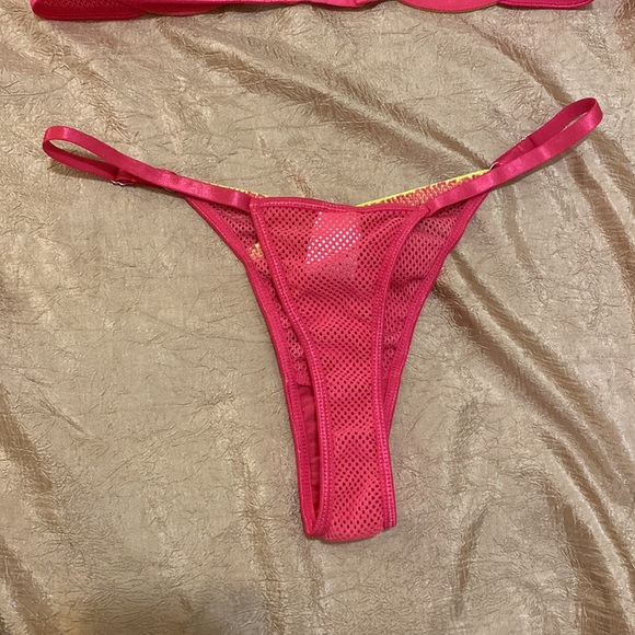 Matching Bra & Thongs. SZ L - Picture 6 of 9
